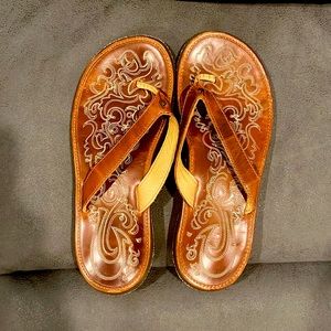Olukai women's size 8-9 flip flops; never worn
